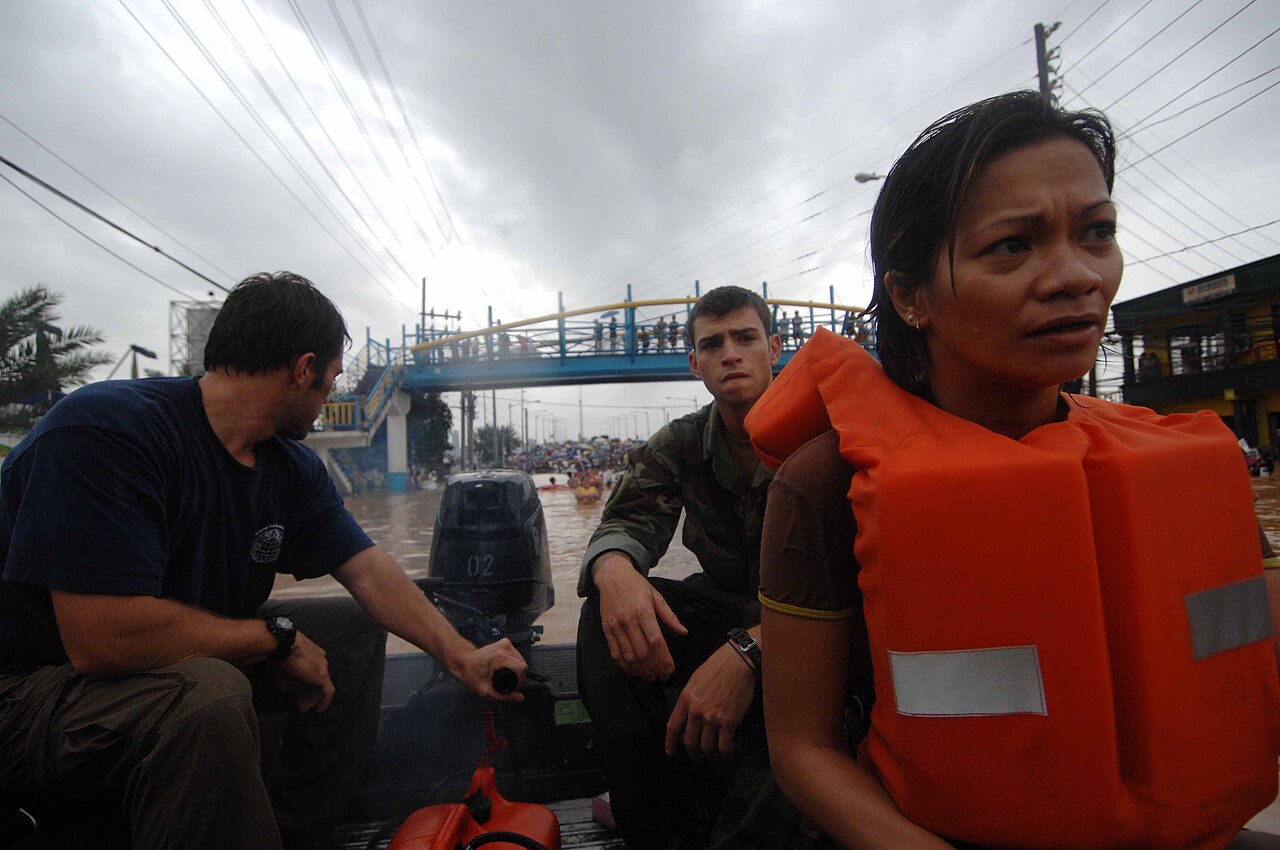 Archive photo from Manila: responders use a boat to evacuate residents during severe flooding in 2009.
